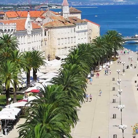 Lägenhet Comfortable Near The Sea Trogir