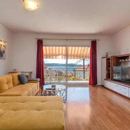 Comfortable Near The Sea Apartment Trogir
