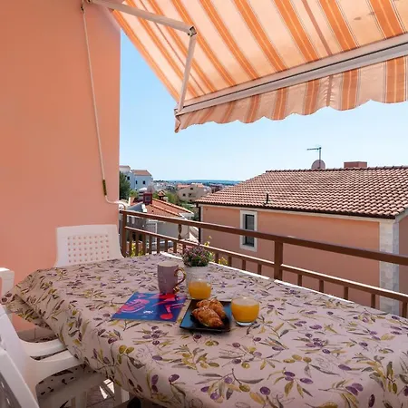 Comfortable Near The Sea Apartment *