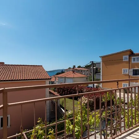 Comfortable Near The Sea Apartment Trogir
