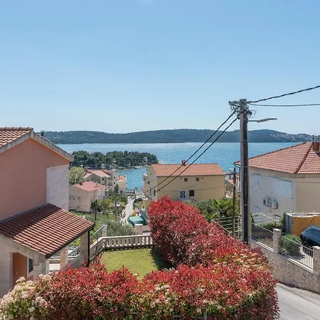 Comfortable Near The Sea Apartment Trogir